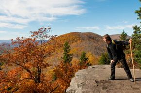 Catskills有足够的挑战性，可以满足经验丰富的徒步旅行者。“border=