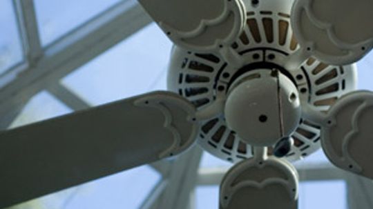 How Ceiling Fans Work Howstuffworks, Ceiling Fan Switch Up Or Down For Cooling