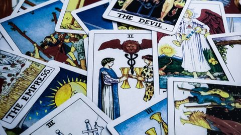 Unlock Your Future with the Celtic Cross Spread Tarot Reading - Vimarsana News