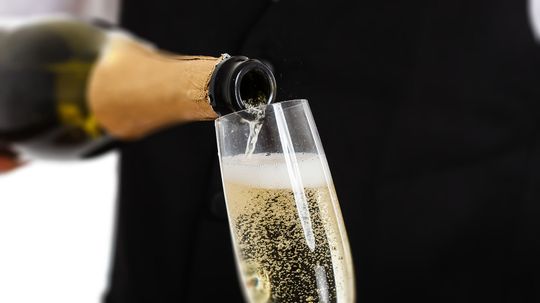 What's the Difference Between Champagne and Sparkling Wine?