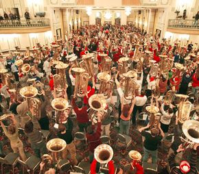More than 400 tuba players participate in Chicago's annual Tuba Christmas by playing Christmas carol favorites.