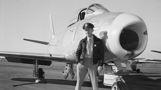 为什么查克·耶格尔是有史以来最伟大的飞行员＂border=