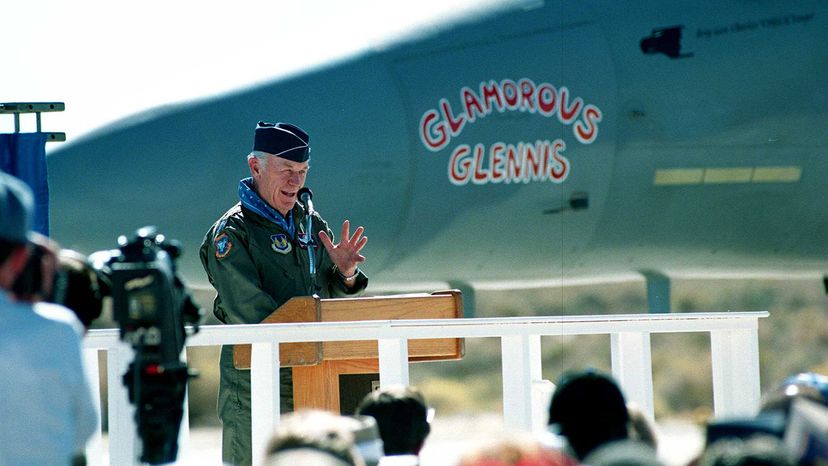 查克·耶格（Chuck Yeager），50周年“border=