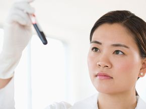 ­CTC芯片可以找到小细胞内微小血样。”width=