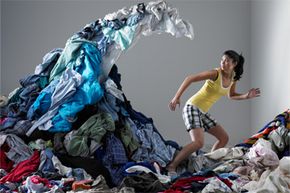 如果洗衣怪物在追你，你可能想要更频繁地清洗你的卫生巾。＂width=