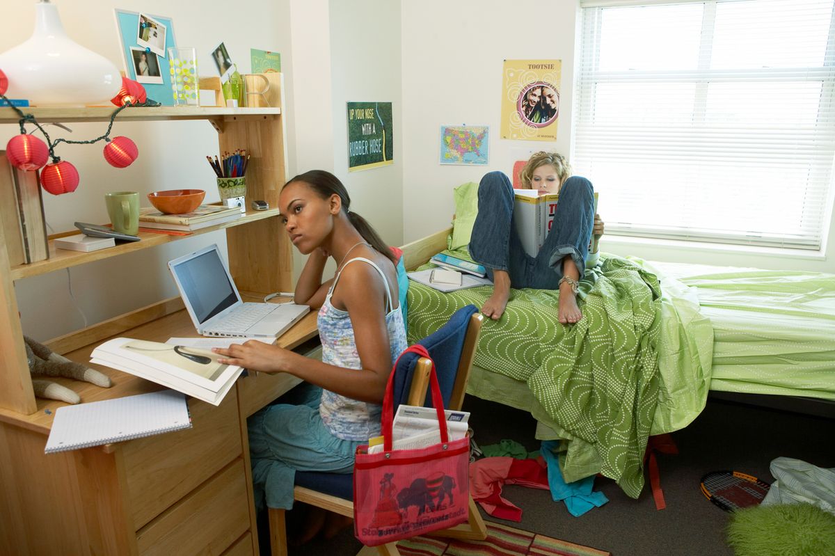 How To Keep Your Dorm Room Clean Without Annoying Your Roommate Howstuffworks