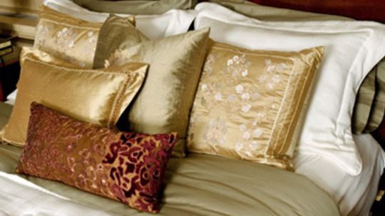 How to Clean Bed Sheets and Comforters