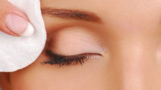 Cleansing Eyewipes Basics