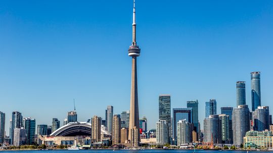 CN Tower: Toronto's Skyline Beacon and Architectural Wonder