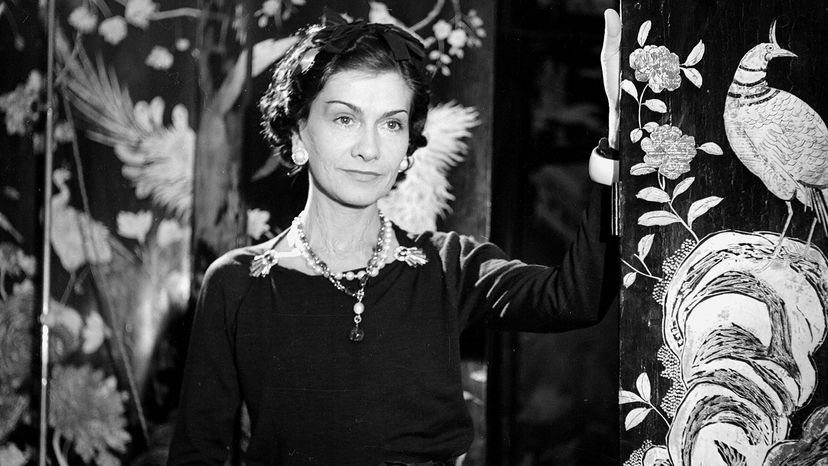 Style icon Coco Chanel - her legacy, style characteristics, iconic