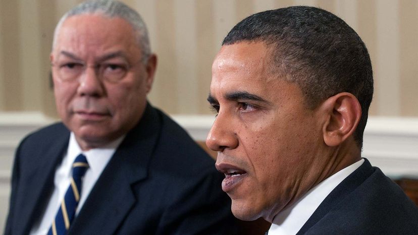 巴拉克·奥巴马（Barack Obama）和科林·鲍威尔（Colin Powell）“border=