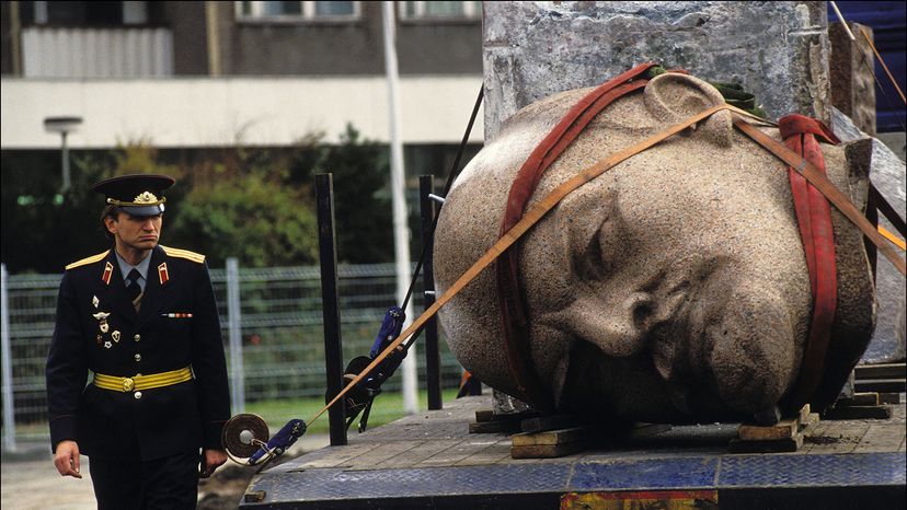 statue of lenin destroyed