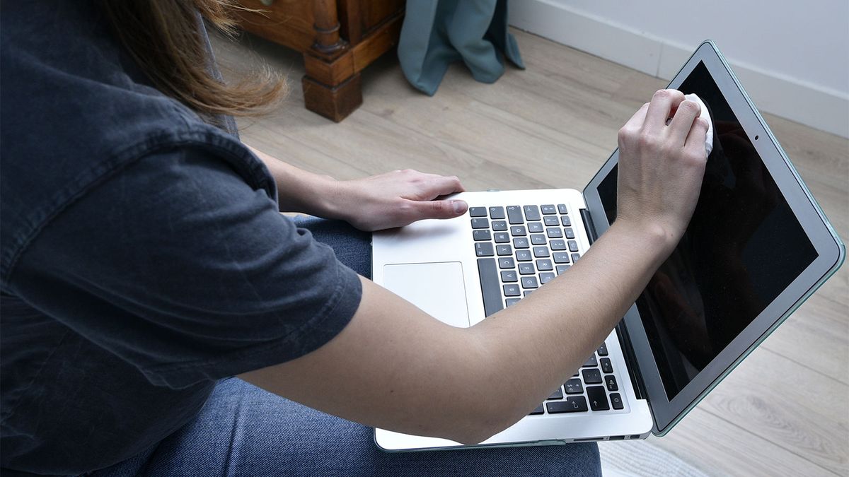 How to Clean a Computer Screen