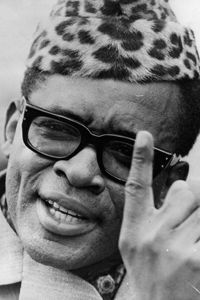 蒙博托·塞塞·塞科(Mobutu Sese Seko)在刚果民主共和国掌权数十年，通过暴力、威胁和腐败来维持控制。＂border=