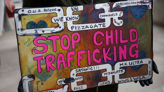 什么时候相信阴谋论就像QAnon陷入成瘾?”class=