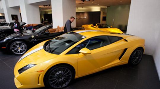 How much does it cost to lease a Lamborghini?