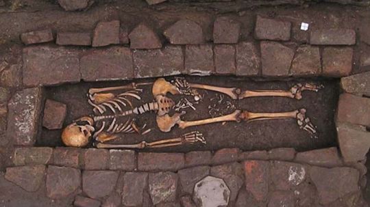 Medieval Coffin Yields Fascinating Skeleton
