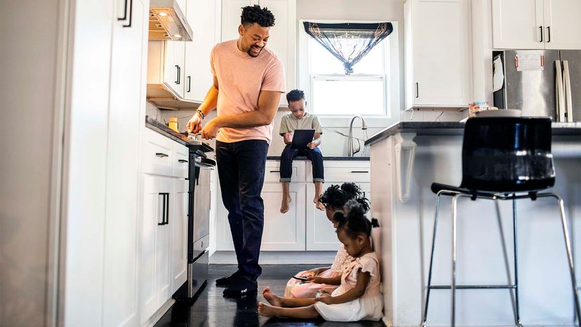 一家人吃早餐＂width=