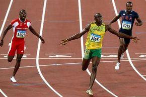 牙买加人Usain Bolt在北京2008年奥运会的100米比赛中获得了金牌。他创造了新的世界纪录 -  9.69秒。“border=