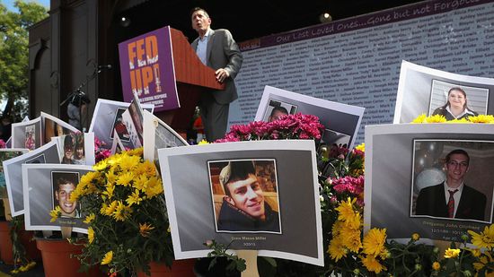 阿片类药物vs.快客:种族和成瘾的政治＂class=