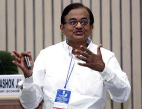 印度财政部长奇丹巴拉姆(Palaniaffen Chidambaram)发言“width=