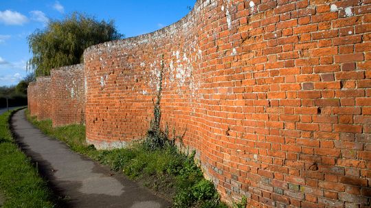 Crinkle Crankle: The Serpentine Wall With a Funny Name