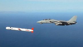 how a tomahawk cruise missile works