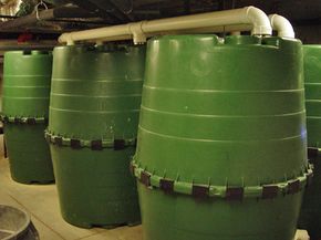 水收集水池填满公爵的智能家居的地下室。”width=