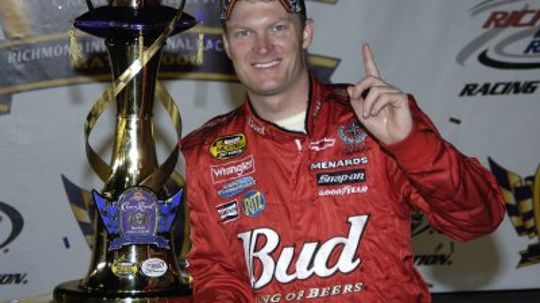 戴尔Earnhardt Jr。”border=