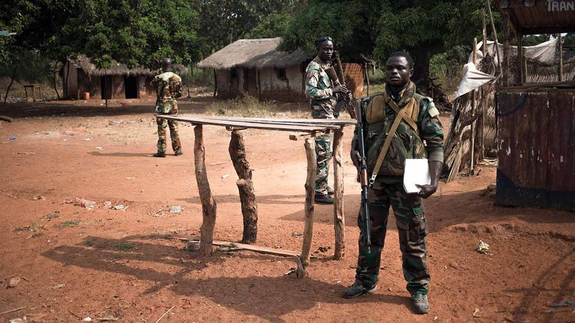 联合国士兵”width=