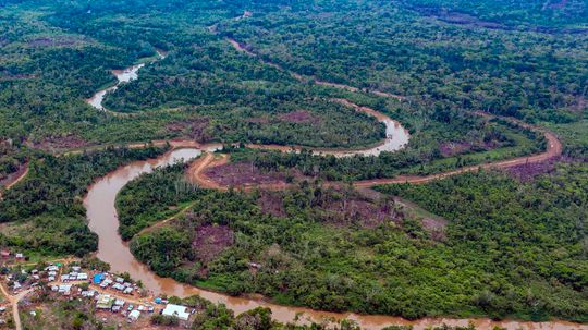 Crossing the Darién Gap, a Lawless Jungle Dividing the Pan American Highway