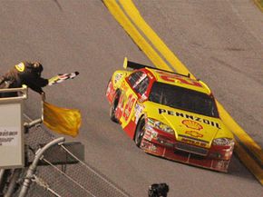 Kevin Harvick wins the 2009 Budweiser Shootout