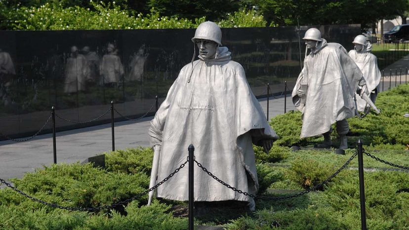 朝鲜战争老兵纪念碑”border=