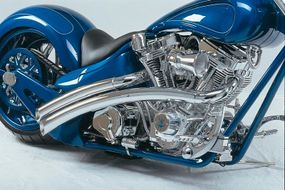 Cooling fins on DD Custom Cycles Pro Street'sS&amp;S V-twin are diamond-cut for added pizzazz.
