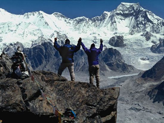 Are there dead bodies on Mount Everest?