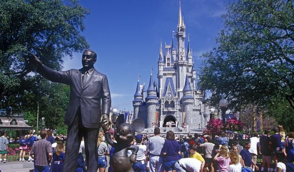 Famous men's statue at historical place.