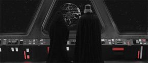 这不是死亡之星。Vader and Palpatine survey the CIS's recently captured "Great Weapon."”border=