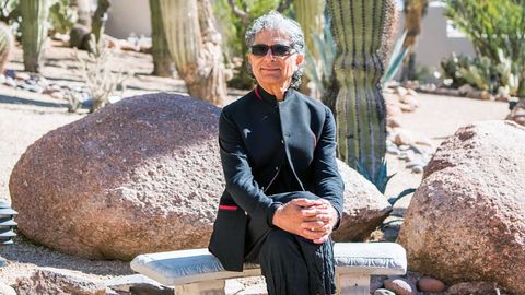 Deepak Chopra Wants Us to 'Let Go and Flow' in 2022 - Vimarsana News