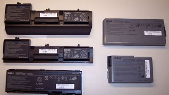 can laptop batteries leak