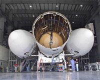 德尔塔IV重型火箭普通助推器核心的前端＂width=