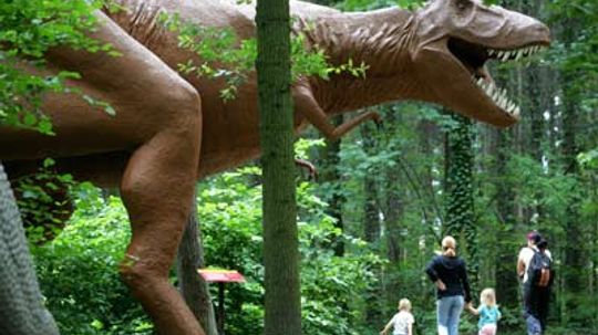 Can scientists clone dinosaurs?