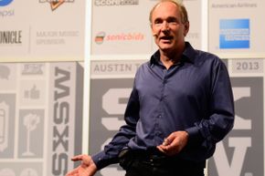 Tim berners - lee,万维网的发明者,在2013年的SXSW音乐、电影+互动的节日。”border=