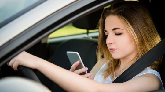 10 Most Dangerous Distracted Driving Habits