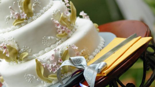 Do You Dare? DIY Wedding Cakes