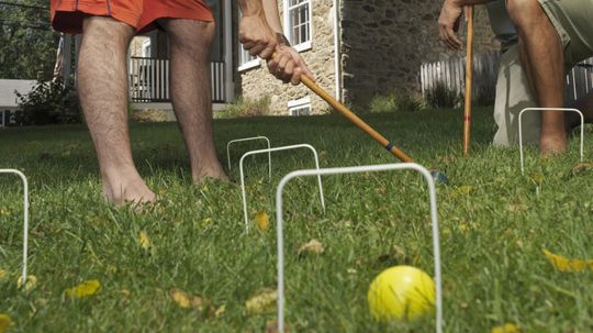 10 Easy DIY Backyard Games