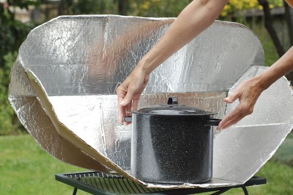 Building a solar cooker is a simple task and requires common household supplies.