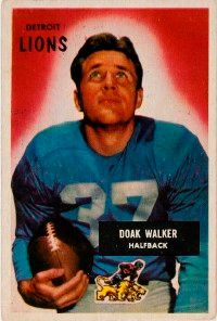 多克·沃克（Doak Walker）最初是由纽约斗牛犬（New York Bulldogs）起草的。查看更多足球运动员的照片。“width=