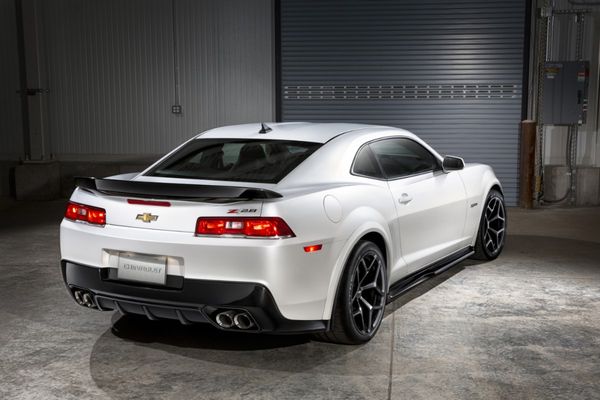 The 2014 Chevrolet Camaro Z/28 uses a dual exhaust system and large, three-inch-diameter pipes for low restriction. The optimized header and exhaust system improves torque and sound quality from the LS7 engine.
