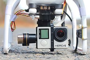 有了合适的设备——比如大疆幻影2四轴飞行器和GoPro Hero4相机——你可能会拍出下一部伟大的电影。＂border=