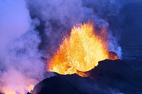 要想捕捉巴尔达本加火山系统的迷人图像，无人机是更安全的选择。＂width=